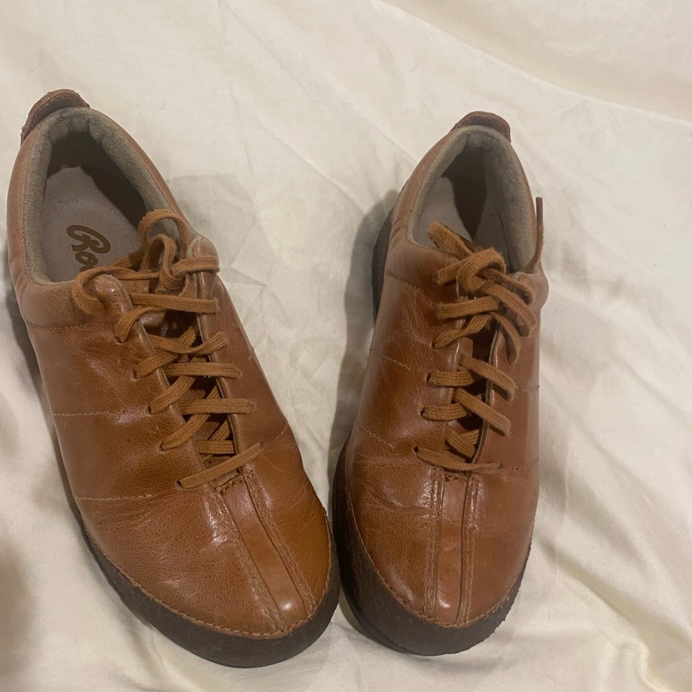 ROOTS walking shoes woman size 7.5